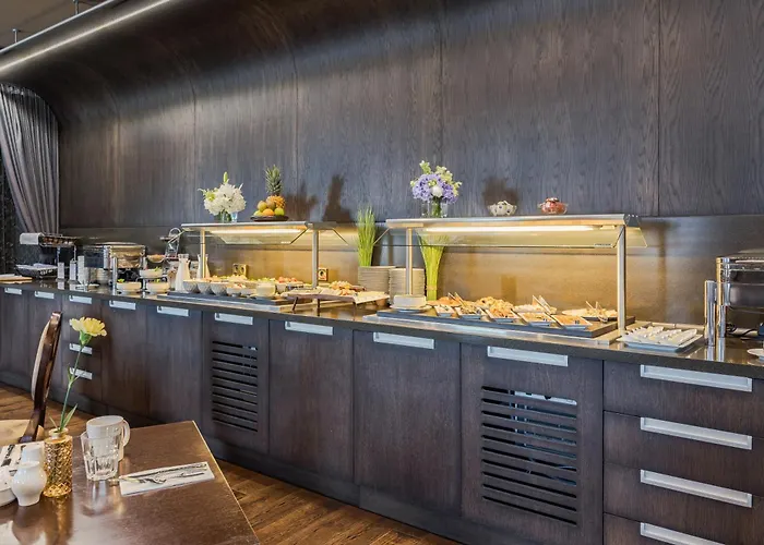 Отель Eurostars Metropole