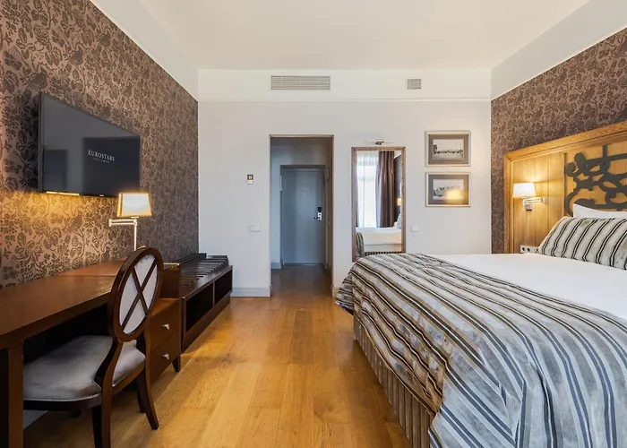 Отель Eurostars Metropole